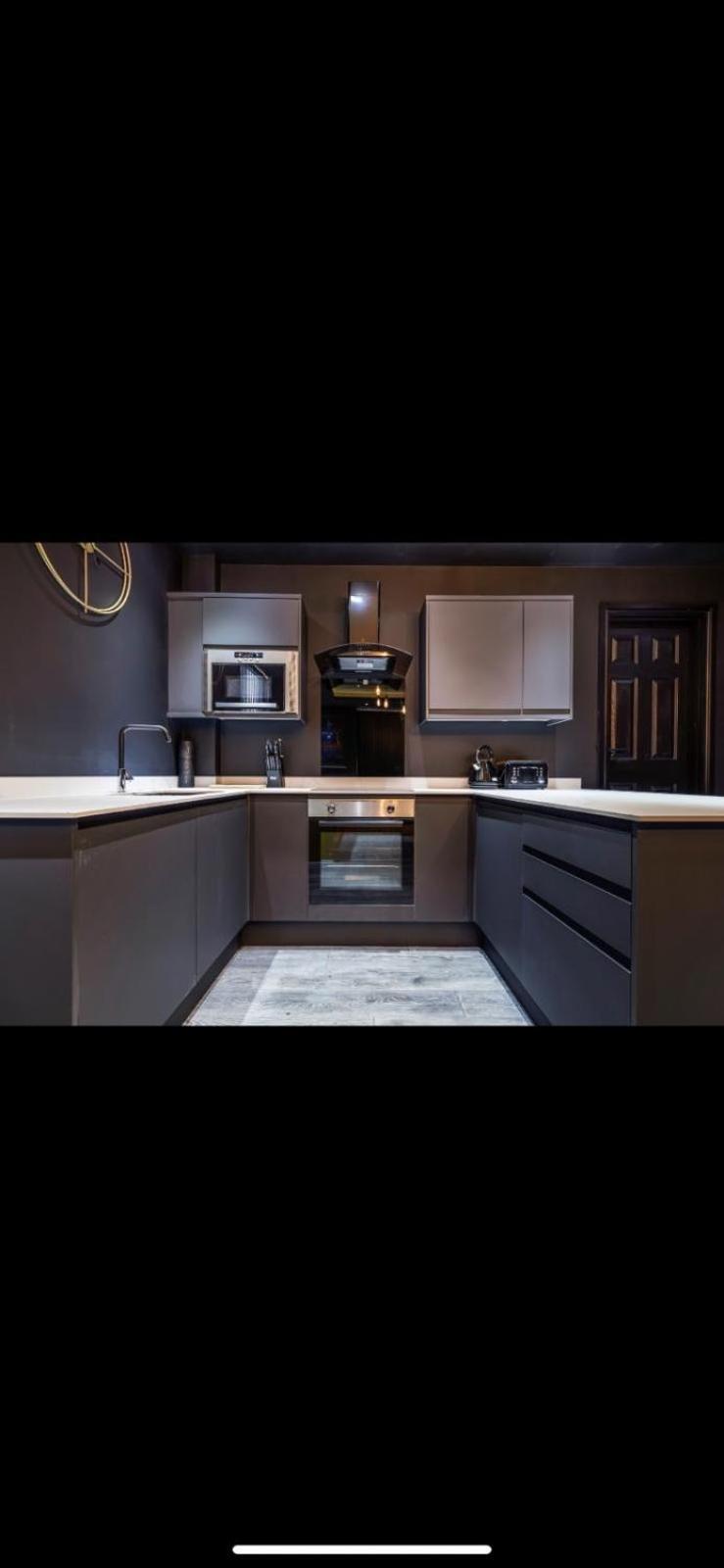 Two Bed Modern Apartment 5Min Walk To Town Centre With Free Parking ! Under New Management Blackpool Exterior foto